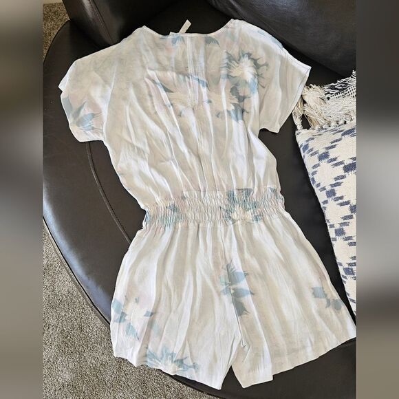 Nwt printed shorts romper - Picture 2 of 5